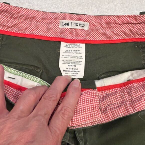 Lee Women's Green Shorts size 14 - Picture 4 of 7
